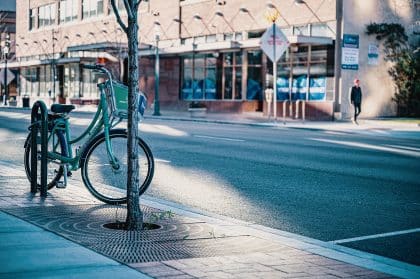 Vue d'un mobilier urbain pour vélo