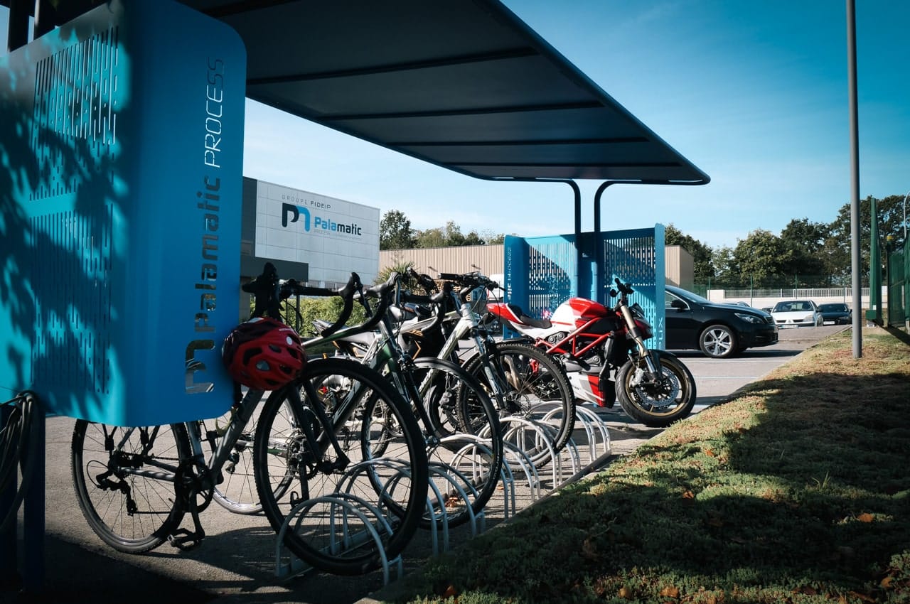 photo d'un mobilier urbain pour vélos et 2 roues