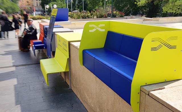 tolerie urbaine - banc près de la gare de Lyon